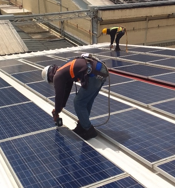 Instalacion de Paneles Solares Escala Solar